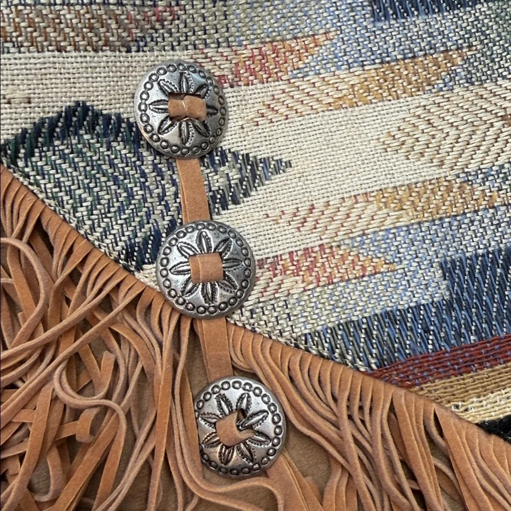 VTG Western Collection Fringed Shawl or Capelet w/ Silver Conchos Sz M - Picture 8 of 10